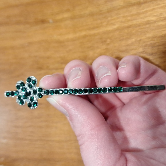 Dark green flower slide clip - Picture 2 of 4